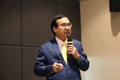 อาจเป็นรูปภาพของ 1 คน